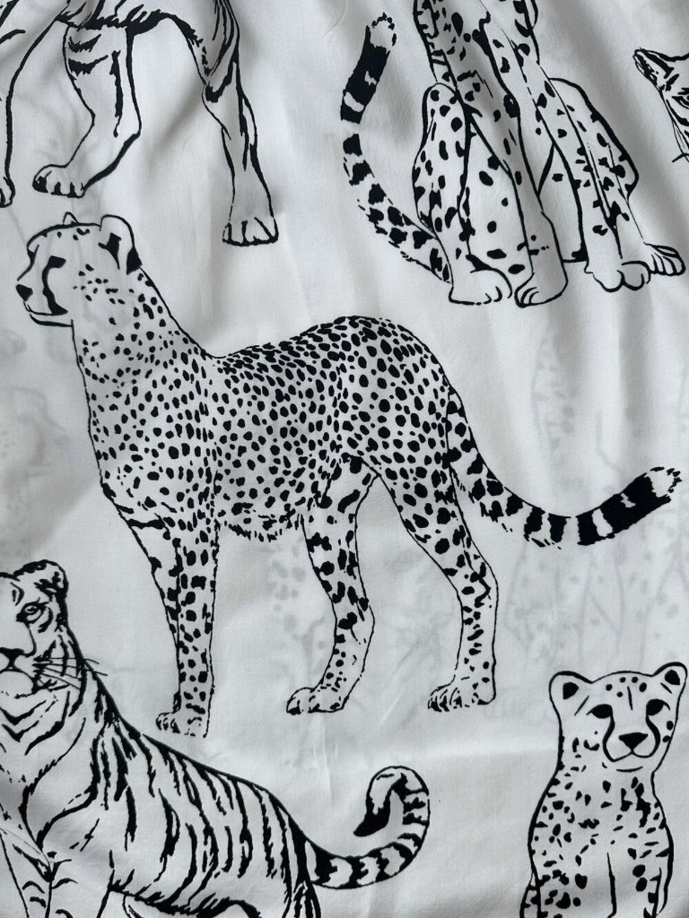Women's XL Short-Sleeve Blouse Black and White Tigers & Cheetahs Jane Delancey - Picture 7 of 12